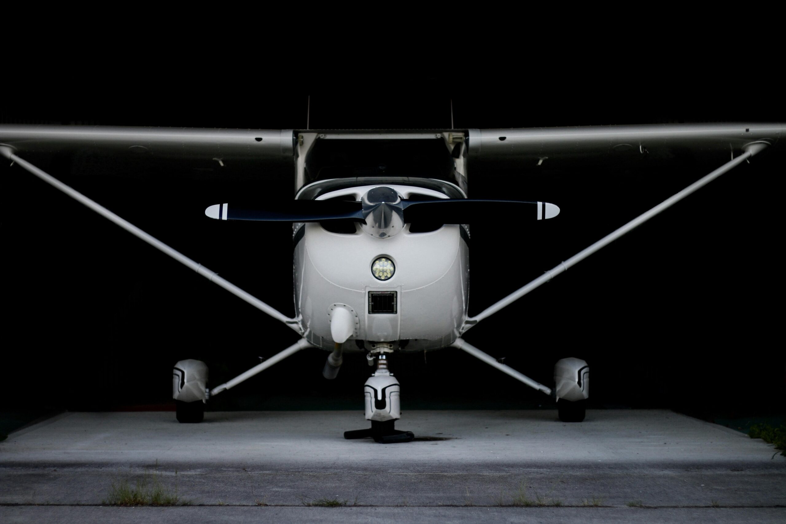 The Iconic Cessna 172 Skyhawk: A Legend in General Aviation