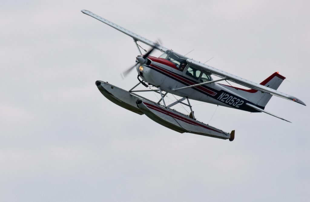 Cessna 172 Skyhawk on seaplane floats. Aircraft Registration N20532

Photo by Hannah Boardman